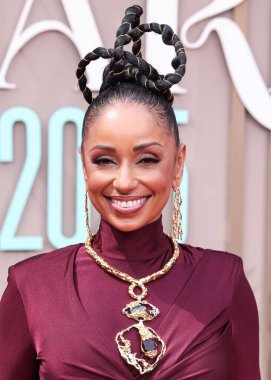 Michael Costello 'nun yanında Alexis Bittar çantası ve mücevherleri ile Los Angeles' taki Peacock Tiyatrosu 'nda düzenlenen BET Ödülleri 2025' e (25.. 