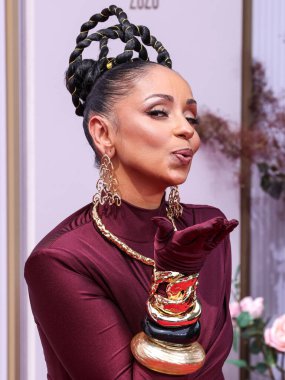 Michael Costello 'nun yanında Alexis Bittar çantası ve mücevherleri ile Los Angeles' taki Peacock Tiyatrosu 'nda düzenlenen BET Ödülleri 2025' e (25.. 