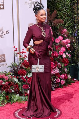 Michael Costello 'nun yanında Alexis Bittar çantası ve mücevherleri ile Los Angeles' taki Peacock Tiyatrosu 'nda düzenlenen BET Ödülleri 2025' e (25.. 