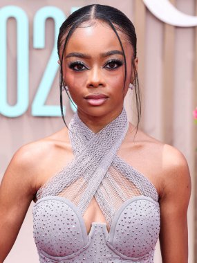 Sterling Forever küpeleri takan Skai Jackson, 9 Haziran 2025 tarihinde Los Angeles, Kaliforniya, ABD 'de Peacock Tiyatrosu' nda düzenlenen BET Ödülleri 'ne (25.. 