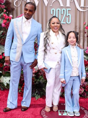 T.I., eşi Tiny Harris ve kızı Varis Harris, 9 Haziran 2025 tarihinde Los Angeles, Kaliforniya 'da Peacock Tiyatrosu' nda düzenlenen BET Ödülleri 'ne (25..