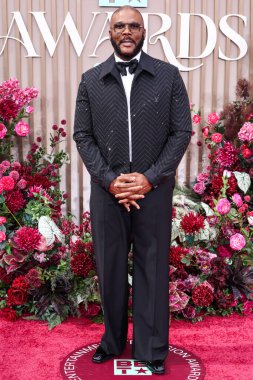 Louis Vuitton 'u giyen Tyler Perry, 9 Haziran 2025' te Los Angeles, Kaliforniya 'da Peacock Tiyatrosu' nda düzenlenen BET Ödülleri 'ne (25.. 