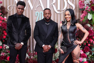 Zilyoner Doe, Yo Gotti ve GloRilla, 9 Haziran 2025 tarihinde Los Angeles, Kaliforniya 'da Peacock Tiyatrosu' nda düzenlenen BET Ödülleri 'ne (25.. 