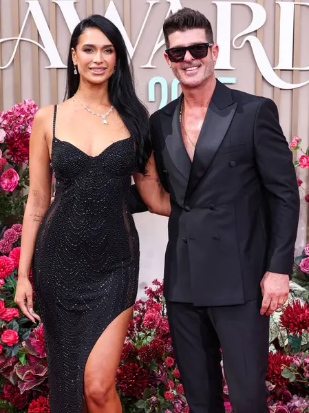 April Love Geary ve kocası Robin Thicke, 9 Haziran 2025 'te Los Angeles, Kaliforniya' da Peacock Tiyatrosu 'nda düzenlenen BET Ödülleri' ne (25..