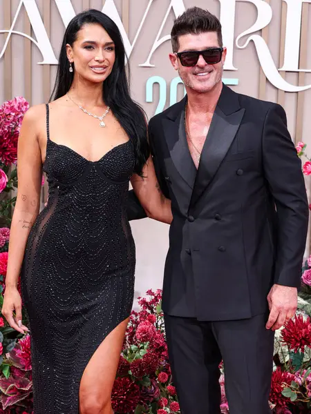 April Love Geary ve kocası Robin Thicke, 9 Haziran 2025 'te Los Angeles, Kaliforniya' da Peacock Tiyatrosu 'nda düzenlenen BET Ödülleri' ne (25..