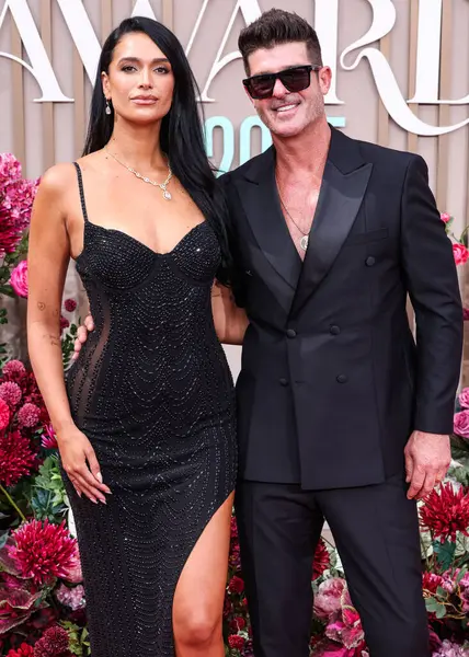 April Love Geary ve kocası Robin Thicke, 9 Haziran 2025 'te Los Angeles, Kaliforniya' da Peacock Tiyatrosu 'nda düzenlenen BET Ödülleri' ne (25..