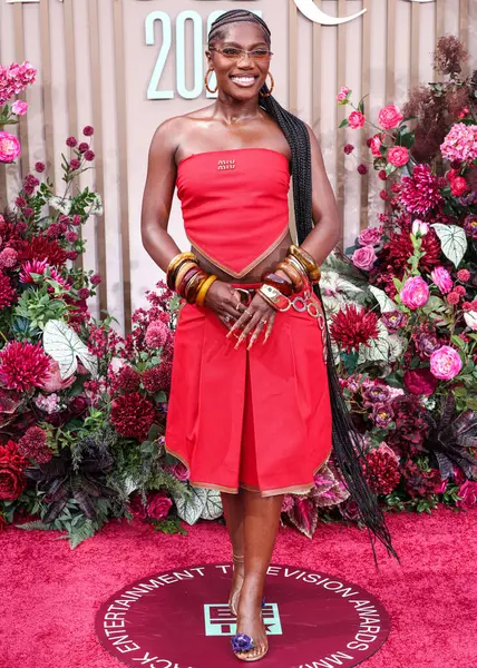 Miu Miu 'yu giyen Doechii, 9 Haziran 2025 tarihinde Los Angeles, Kaliforniya' da Peacock Tiyatrosu 'nda düzenlenen BET Ödülleri' ne (25.. 