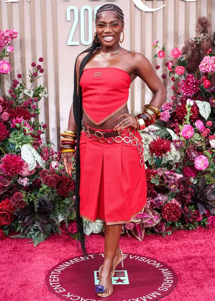 Miu Miu 'yu giyen Doechii, 9 Haziran 2025 tarihinde Los Angeles, Kaliforniya' da Peacock Tiyatrosu 'nda düzenlenen BET Ödülleri' ne (25.. 