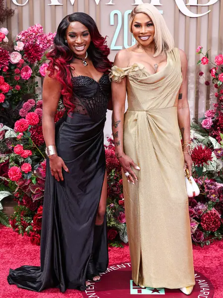 Mısır Denton ve annem Pepa (Sandra Denton), 9 Haziran 2025 tarihinde Los Angeles, Kaliforniya 'da Peacock Tiyatrosu' nda düzenlenen BET Ödülleri 'ne (25.. 