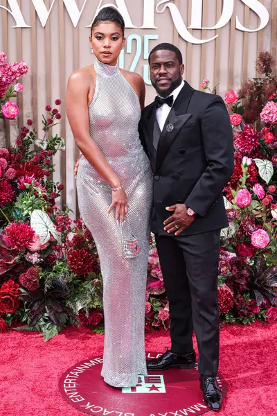 Eniko Parrish Hart ve kocası Kevin Hart, 9 Haziran 2025 'te Los Angeles, Kaliforniya' da Peacock Tiyatrosu 'nda düzenlenen BET Ödülleri' ne (25.. 