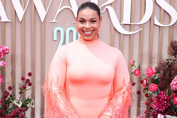 Jordin Sparks, Los Angeles, Kaliforniya 'daki Peacock Tiyatrosu' nda düzenlenen BET Ödülleri 'ne (25.