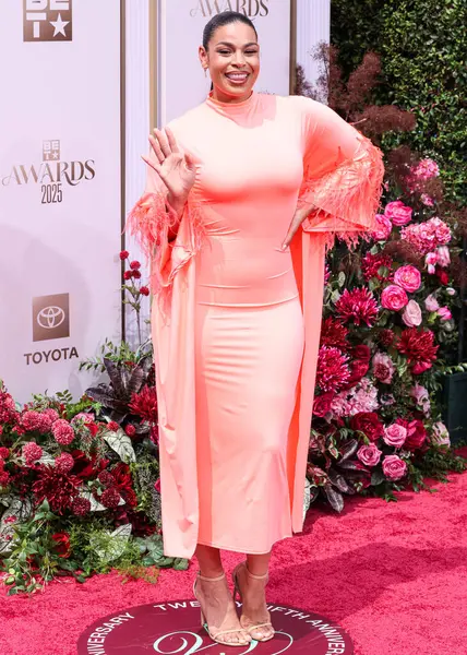 Jordin Sparks, Los Angeles, Kaliforniya 'daki Peacock Tiyatrosu' nda düzenlenen BET Ödülleri 'ne (25.