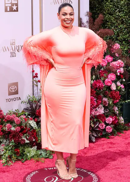 Jordin Sparks, Los Angeles, Kaliforniya 'daki Peacock Tiyatrosu' nda düzenlenen BET Ödülleri 'ne (25.