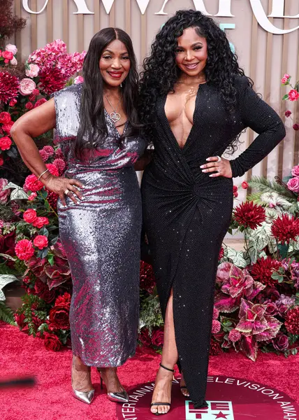 Tina Douglas ve kızı Ashanti, 9 Haziran 2025 'te Los Angeles, Kaliforniya' da Peacock Tiyatrosu 'nda düzenlenen BET Ödülleri' ne (25..     