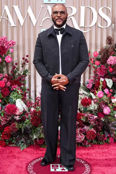 Louis Vuitton 'u giyen Tyler Perry, 9 Haziran 2025' te Los Angeles, Kaliforniya 'da Peacock Tiyatrosu' nda düzenlenen BET Ödülleri 'ne (25.. 