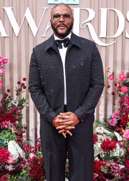 Louis Vuitton 'u giyen Tyler Perry, 9 Haziran 2025' te Los Angeles, Kaliforniya 'da Peacock Tiyatrosu' nda düzenlenen BET Ödülleri 'ne (25.. 