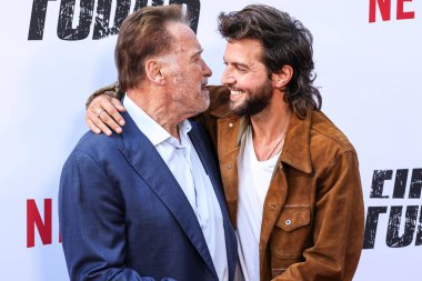 Avusturyalı ve Amerikalı aktör, eski Kaliforniya Valisi, iş adamı, eski politikacı ve eski profesyonel vücut geliştirici Arnold Schwarzenegger ve İngiliz aktör Guy Burnet Netflix 'in' FUBAR 'ikinci sezonunun Los Angeles Premiere' ine geldiler. 