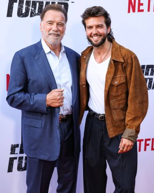 Avusturyalı ve Amerikalı aktör, eski Kaliforniya Valisi, iş adamı, eski politikacı ve eski profesyonel vücut geliştirici Arnold Schwarzenegger ve İngiliz aktör Guy Burnet Netflix 'in' FUBAR 'ikinci sezonunun Los Angeles Premiere' ine geldiler. 