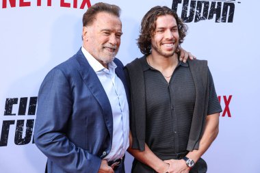Avusturyalı ve Amerikalı aktör, eski Kaliforniya Valisi, iş adamı, eski politikacı ve eski profesyonel vücut geliştirici Arnold Schwarzenegger ve oğlu / Amerikan aktör ve fitness modeli Joseph Baena Netflix 'in Los Angeles Premiere' ine geldi.