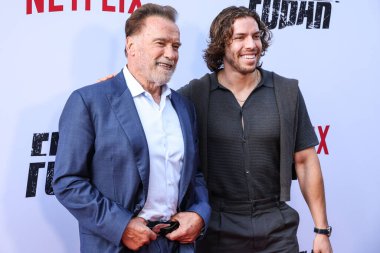 Avusturyalı ve Amerikalı aktör, eski Kaliforniya Valisi, iş adamı, eski politikacı ve eski profesyonel vücut geliştirici Arnold Schwarzenegger ve oğlu / Amerikan aktör ve fitness modeli Joseph Baena Netflix 'in Los Angeles Premiere' ine geldi.