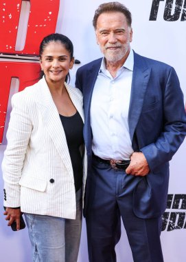 İngiliz-Amerikalı iş kadını, medya yöneticisi ve Netflix Bela Bajaria 'nın içerik müdürü ve Avusturyalı ve Amerikalı aktör, eski California Valisi, işadamı, eski politikacı ve eski profesyonel vücut geliştirici Arnold Schwarzenegge