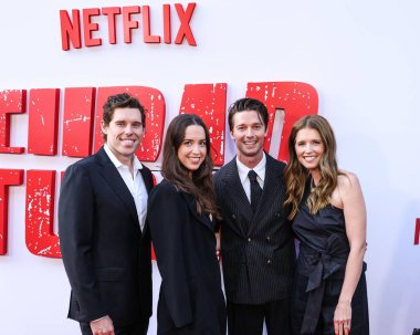 Christopher Schwarzenegger, Christina Schwarzenegger, Amerikalı aktör ve model Patrick Schwarzenegger ve Amerikalı yazar, girişimci ve hayvan hakları savunucusu Katherine Schwarzenegger Los Angeles 'a vardılar. 
