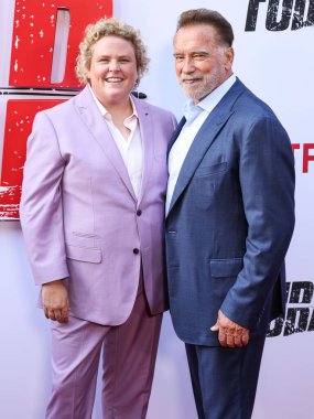 Amerikalı yazar, komedyen ve aktris Fortune Feimster ve Avusturyalı ve Amerikalı aktör, eski Kaliforniya Valisi, iş adamı, eski politikacı ve eski profesyonel vücut geliştirici Arnold Schwarzenegger Los Angeles 'a geldi. 
