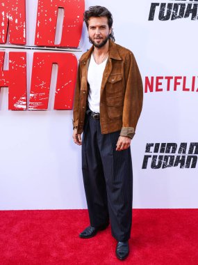 İngiliz aktör Guy Burnet Netflix 'in' FUBAR 'ikinci sezonunun Los Angeles prömiyerine 11 Haziran 2025' te Hollywood, Los Angeles, Kaliforniya, ABD 'de bulunan Netflix Tudum Theater' da geldi..     