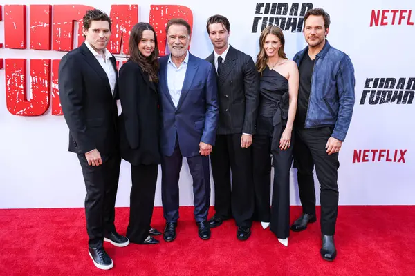 Christopher Schwarzenegger, Christina Schwarzenegger, Avusturyalı ve Amerikalı aktör, eski Kaliforniya Valisi, iş adamı, eski politikacı ve eski profesyonel vücut geliştirici Arnold Schwarzenegger