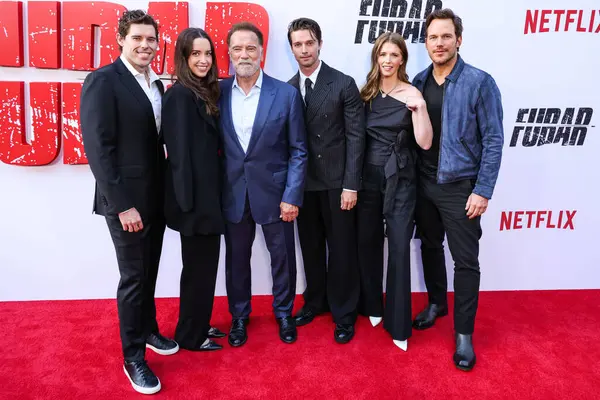 Christopher Schwarzenegger, Christina Schwarzenegger, Avusturyalı ve Amerikalı aktör, eski Kaliforniya Valisi, iş adamı, eski politikacı ve eski profesyonel vücut geliştirici Arnold Schwarzenegger