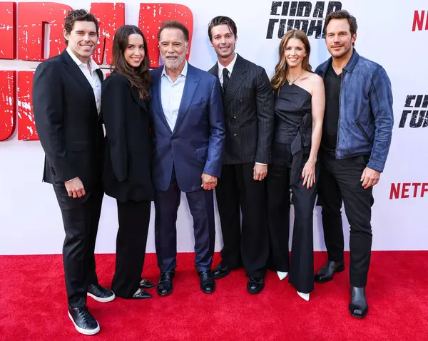 Christopher Schwarzenegger, Christina Schwarzenegger, Avusturyalı ve Amerikalı aktör, eski Kaliforniya Valisi, iş adamı, eski politikacı ve eski profesyonel vücut geliştirici Arnold Schwarzenegger