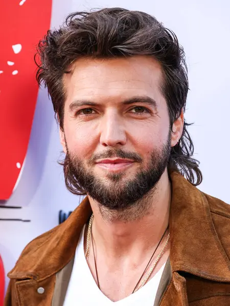 İngiliz aktör Guy Burnet Netflix 'in' FUBAR 'ikinci sezonunun Los Angeles prömiyerine 11 Haziran 2025' te Hollywood, Los Angeles, Kaliforniya, ABD 'de bulunan Netflix Tudum Theater' da geldi..     