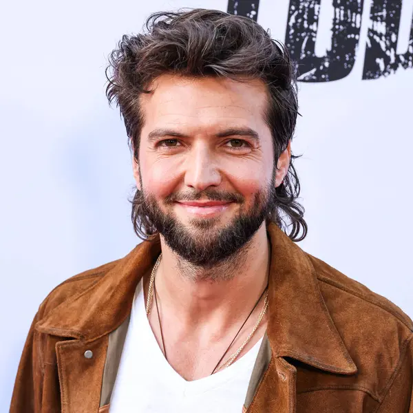 İngiliz aktör Guy Burnet Netflix 'in' FUBAR 'ikinci sezonunun Los Angeles prömiyerine 11 Haziran 2025' te Hollywood, Los Angeles, Kaliforniya, ABD 'de bulunan Netflix Tudum Theater' da geldi..     