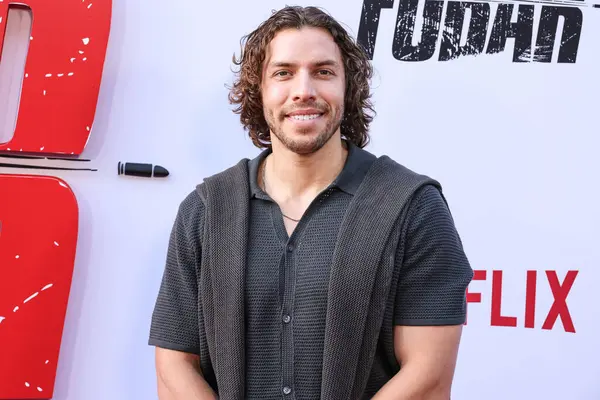 Amerikalı aktör ve fitness modeli Joseph Baena, Netflix 'in' FUBAR 'ikinci sezonunun Los Angeles Premiere' ine 11 Haziran 2025 'te Hollywood, Los Angeles, Kaliforniya, ABD' de bulunan Netflix Tudum Theater 'da ulaştı..      