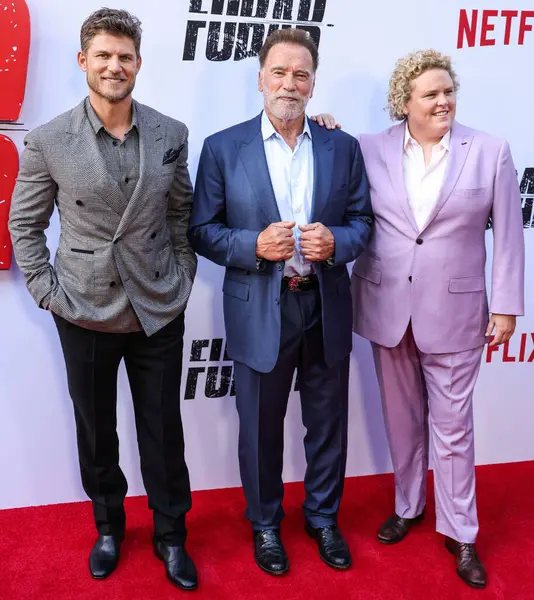 Amerikalı aktör Travis Van Winkle, Avusturyalı ve Amerikalı aktör, eski Kaliforniya Valisi, iş adamı, eski politikacı ve eski profesyonel vücut geliştirici Arnold Schwarzenegger ve Amerikalı yazar, komedyen ve oyuncu Fortune Feimster. 