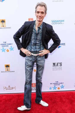 Amerikalı aktör, pandomimci ve akrobat Doug Jones, 14 Haziran 2025 'te ABD' nin Los Angeles, Kaliforniya, Studio City 'de düzenlenen 13. Geleneksel Ed Asner ve Arkadaşları Poker Turnuvası Ünlüler Gecesi' ne geldiler..