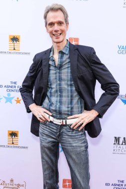 Amerikalı aktör, pandomimci ve akrobat Doug Jones, 14 Haziran 2025 'te ABD' nin Los Angeles, Kaliforniya, Studio City 'de düzenlenen 13. Geleneksel Ed Asner ve Arkadaşları Poker Turnuvası Ünlüler Gecesi' ne geldiler..
