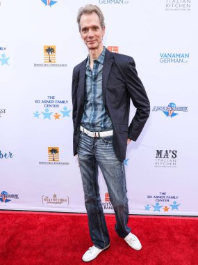 Amerikalı aktör, pandomimci ve akrobat Doug Jones, 14 Haziran 2025 'te ABD' nin Los Angeles, Kaliforniya, Studio City 'de düzenlenen 13. Geleneksel Ed Asner ve Arkadaşları Poker Turnuvası Ünlüler Gecesi' ne geldiler..