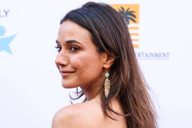 Kanadalı aktris Emmanuelle Chriqui, 14 Haziran 2025 'te CBS Radford Studio Center' da düzenlenen 13. Geleneksel Ed Asner ve Arkadaşları Poker Turnuvası 'na katıldı.. 