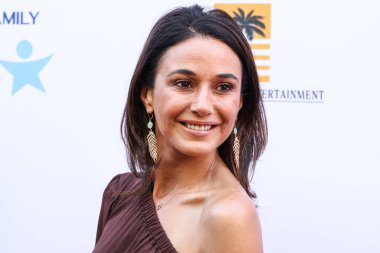 Kanadalı aktris Emmanuelle Chriqui, 14 Haziran 2025 'te CBS Radford Studio Center' da düzenlenen 13. Geleneksel Ed Asner ve Arkadaşları Poker Turnuvası 'na katıldı.. 
