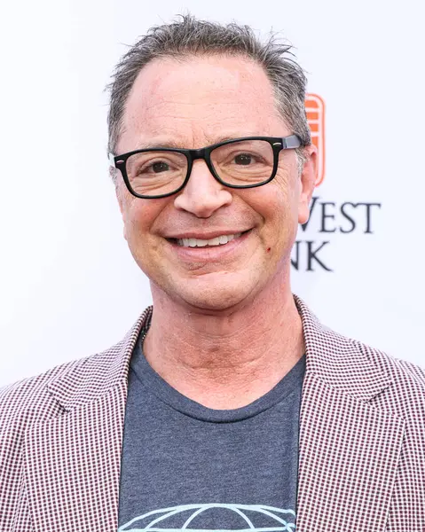 Amerikalı film ve sahne oyuncusu Joshua Malina, 14 Haziran 2025 'te CBS Radford Stüdyo Merkezi' nde düzenlenen 13. Geleneksel Ed Asner ve Arkadaşları Poker Turnuvası 'na katıldı.. 