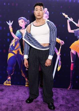 Amerikalı aktör, komedyen, yapımcı ve yazar Joel Kim Booster, Netflix 'in 16 Haziran 2025' te Hollywood, Los Angeles, Kaliforniya, ABD 'de düzenlenen Netflix' in 'KPop Şeytan Avcıları' adlı özel gösterimine geldi.. 