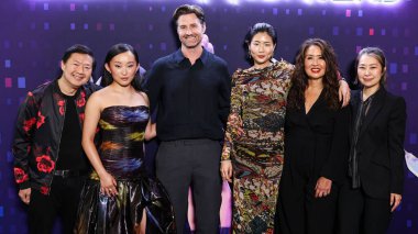 Amerikalı aktör Ken Jeong (Kendrick Kang-Joh Jeong), Amerikalı aktris Ji-young Yoo (SunHee Seo), Chris Appelhans Netflix 'in 16 Haziran 2025 tarihinde Netflix Tudum Tiyatrosu' nda düzenlenen 'Kpop Demon Hunters' ın Los Angeles özel gösterimine geldi.