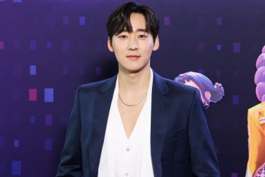 Güney Koreli-Amerikalı şarkıcı-söz yazarı ve televizyon sunucusu Kevin Woo, Netflix 'in 16 Haziran 2025' te Hollywood, Los Angeles, Kaliforniya 'da düzenlenen Netflix' in 'KPop Şeytan Avcıları' adlı özel gösterimine geldi.        