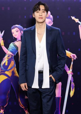 Güney Koreli-Amerikalı şarkıcı-söz yazarı ve televizyon sunucusu Kevin Woo, Netflix 'in 16 Haziran 2025' te Hollywood, Los Angeles, Kaliforniya 'da düzenlenen Netflix' in 'KPop Şeytan Avcıları' adlı özel gösterimine geldi.        