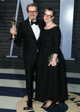 'Ben şaşkına döndüm': Sir Gary Oldman, Kral III. Charles 'ın Şövalyeliği Hakkında Açılıyor. BEVERLY HILLS, LOS ANGELES, CALIFORNIA, ABD - 04 Mart: İngiliz aktör, yönetmen ve müzisyen Gary Oldman (Sir Gary Leonard Oldman)