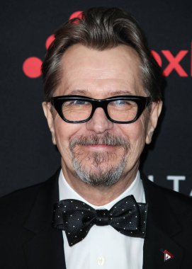 'Ben şaşkına döndüm': Sir Gary Oldman, Kral III. Charles 'ın Şövalyeliği Hakkında Açılıyor. HOLYWOOD, LOS ANGELES, CALIFORNIA, ABD - HAZİRAN 05: İngiliz aktör, yönetmen ve müzisyen Gary Oldman (Sir Gary Leonard Oldman)       