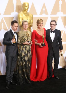 'Ben şaşkına döndüm': Sir Gary Oldman, Kral III. Charles 'ın Şövalyeliği Hakkında Açılıyor. HOLYWOOD, LOS ANGELES, CALIFORNIA, ABD - 04 Mart 04: Aktör Sam Rockwell, 