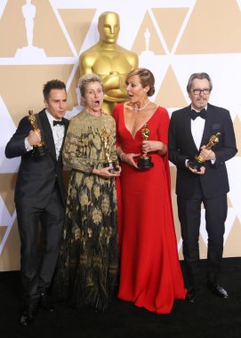 'Ben şaşkına döndüm': Sir Gary Oldman, Kral III. Charles 'ın Şövalyeliği Hakkında Açılıyor. HOLYWOOD, LOS ANGELES, CALIFORNIA, ABD - 04 Mart 04: Aktör Sam Rockwell, 