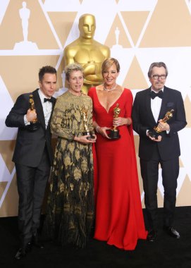 'Ben şaşkına döndüm': Sir Gary Oldman, Kral III. Charles 'ın Şövalyeliği Hakkında Açılıyor. HOLYWOOD, LOS ANGELES, CALIFORNIA, ABD - 04 Mart 04: Aktör Sam Rockwell, 